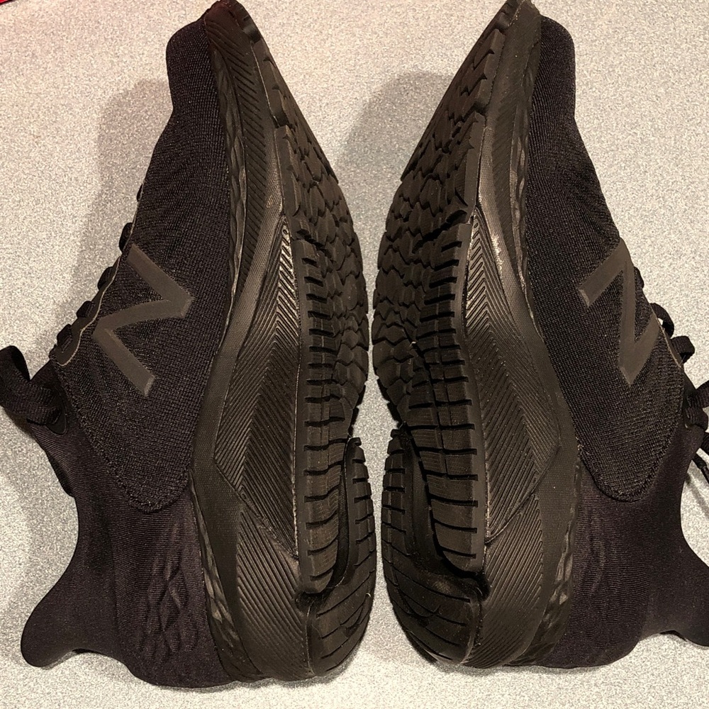 New Balance Women’s Black Athletic Shoes - Picture 5 of 12